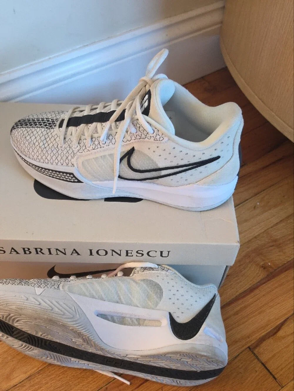 Nike Women's White and Black Athletic Training Sneakers
